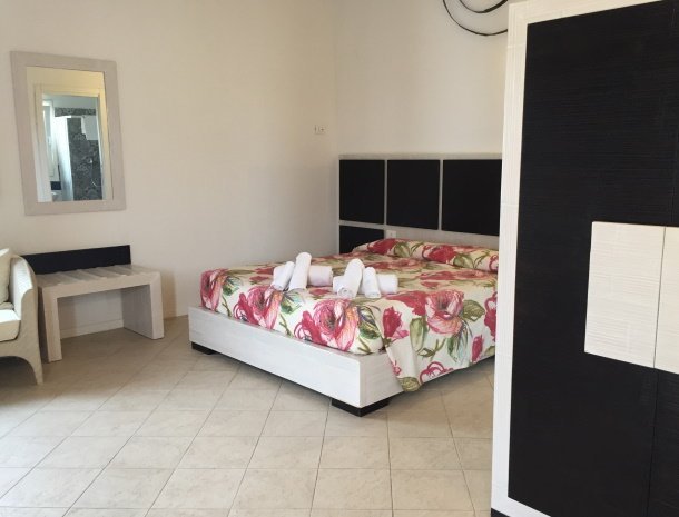 agriturismo-lezagaredivendicari-slaapkamer-bungalow.jpg