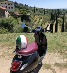 op-de-vespa-door-toscane-sunna-travel.jpg
