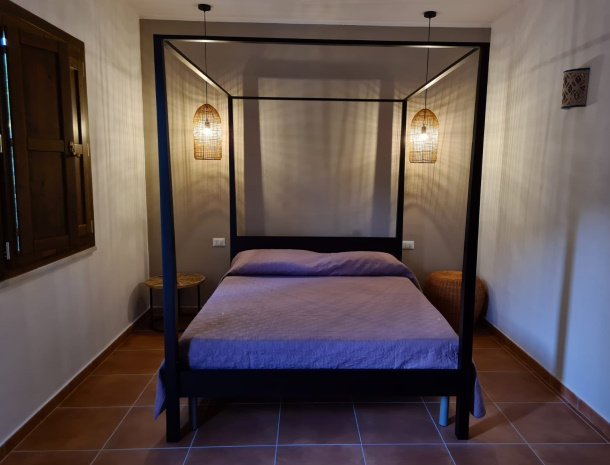 agriturismo-alle-riserve-di-cavagrande-avola-slaapkamer-sfeervol.jpg