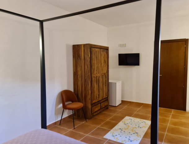 agriturismo-alle-riserve-di-cavagrande-avola-slaapkamer-sfeervol-koelkast.jpg