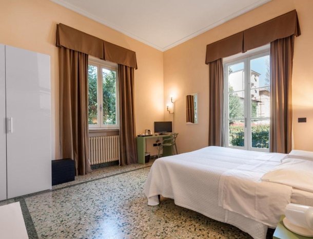 villa elisa-lucca-bed-and-breakfast-kamer-ramen.jpg