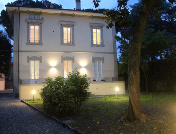 villa lucrezia-lucca-bed-and-breakfast-villa.jpg