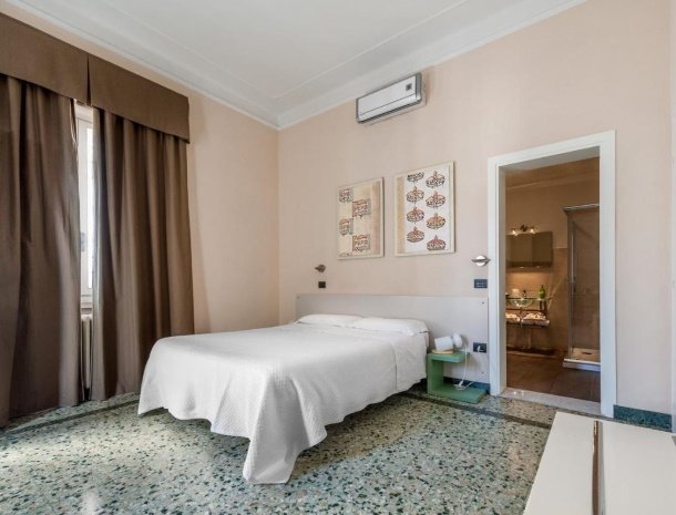 villa elisa-lucca-bed-and-breakfast-kamer-badkamer.jpg