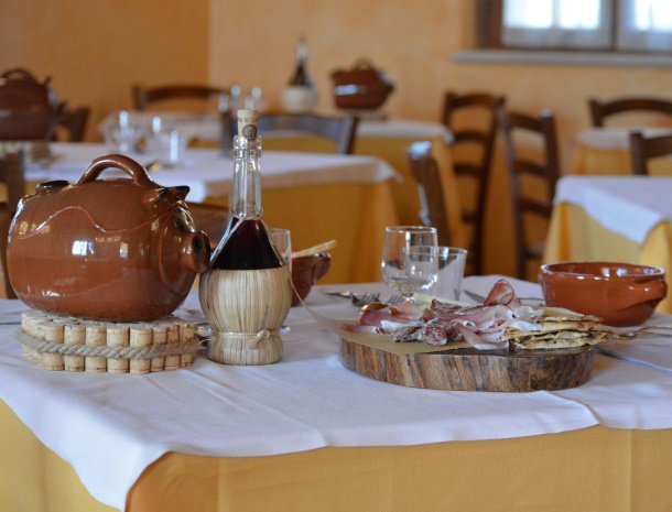 valle-di-metauro-country-house-marche-restaurant-antipasti.jpg