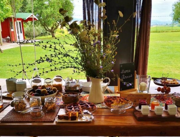 tenuta-san-marcello-agriturismo-marche-ontbijtbuffet.jpg