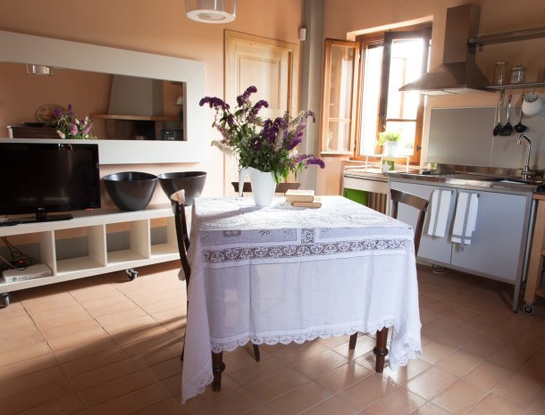 agriturismo-il-giuggiolo-marche-appartement-andromeda-woonkamer.jpg