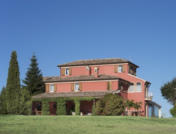 bed-and-breakfast-antigo-granaro-marche.jpg