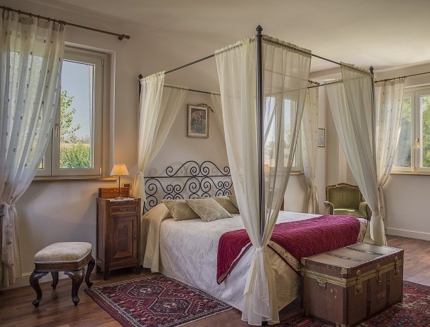 bed-and-breakfast-antigo-granaro-marche-kamer-senatore-cappelli.jpg