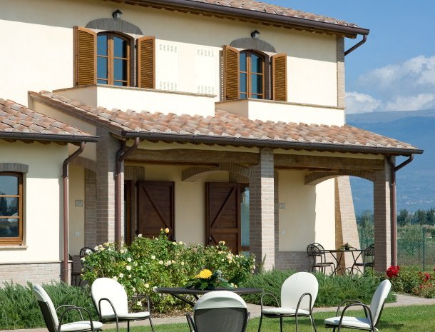 agriturismo-le-rondini-di-francesco-di-assisi-umbrie-appartementen-balkon.jpg