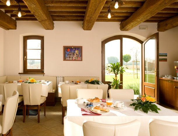 agriturismo-le-rondini-di-francesco-di-assisi-umbrie-appartementen-ontbijtruimte.jpg