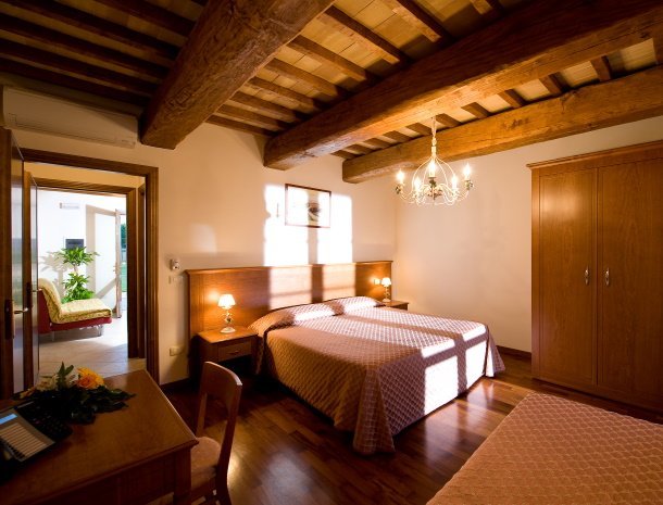 agriturismo-le-rondini-di-francesco-di-assisi-umbrie-appartementen-slaapkamer-slaapbank.jpg