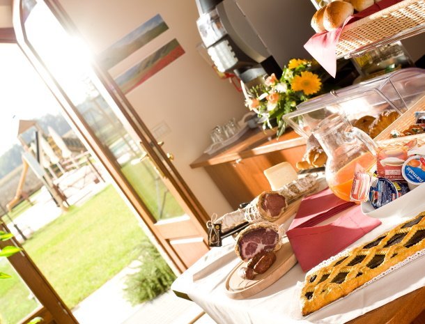 agriturismo-le-rondini-di-francesco-di-assisi-umbrie-appartementen-ontbijtbuffet.jpg