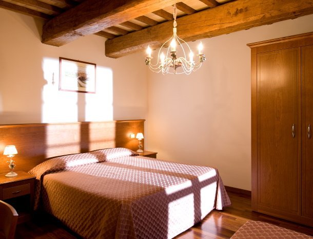 agriturismo-le-rondini-di-francesco-di-assisi-umbrie-appartementen-slaapkamer.jpg