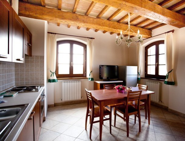 agriturismo-le-rondini-di-francesco-di-assisi-umbrie-appartementen-keuken.jpg