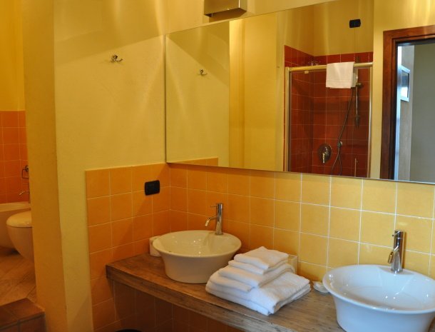 bed-and-breakfast-borgo-san-giusto-empoli-toscane-junior-suite-badkamer.jpg