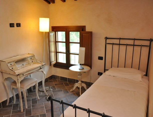 bed-and-breakfast-borgo-san-giusto-empoli-toscane-1-persoonskamer.jpg