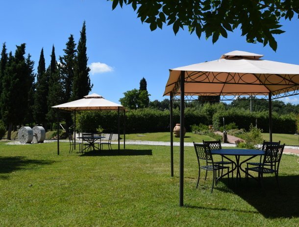 bed-and-breakfast-borgo-san-giusto-empoli-toscane-tuin-zitjes.jpg