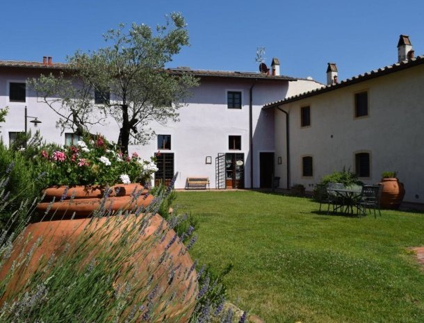 bed-and-breakfast-borgo-san-giusto-empoli-toscane-ingang-rceptie.jpg