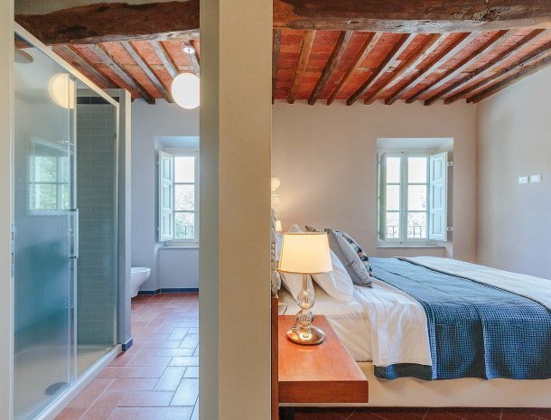 bed-and-breakfast-antica-pergola-lucca-kamer-glicine-badkamer.jpg