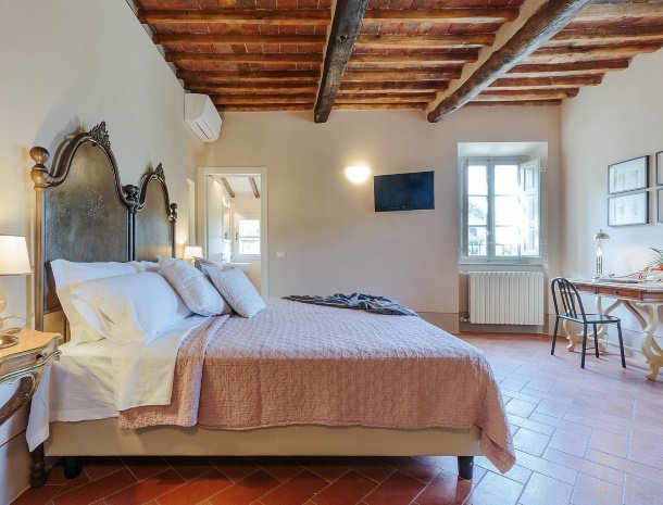 bed-and-breakfast-antica-pergola-lucca-kamer-rosa.jpg