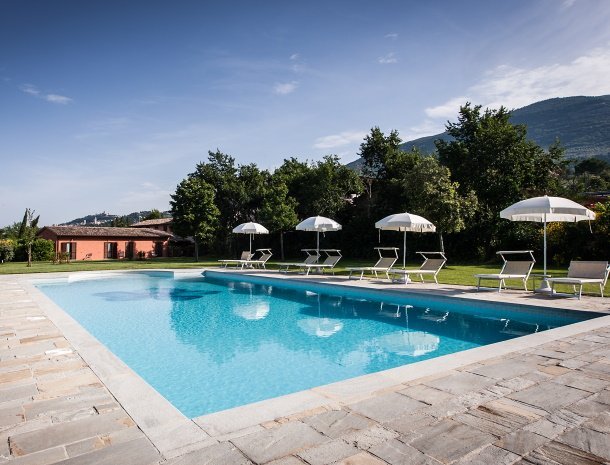 country-house-poggio-fiorito-assisi-zwembad-uitzicht.jpg