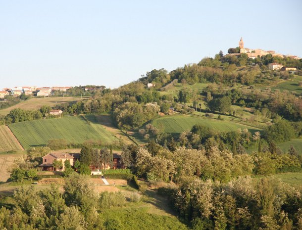 country-house-montesoffio-marche-barchi-ligging.jpg