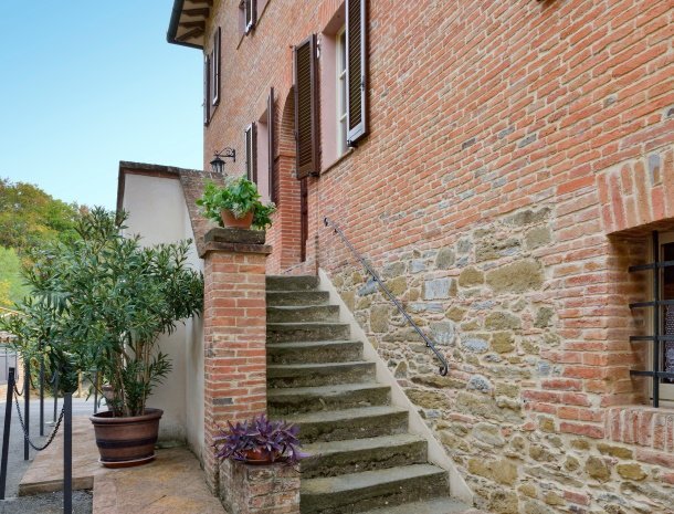 agriturismo-case-graziani-umbrie-appartement-palazzo1-toegang.jpg