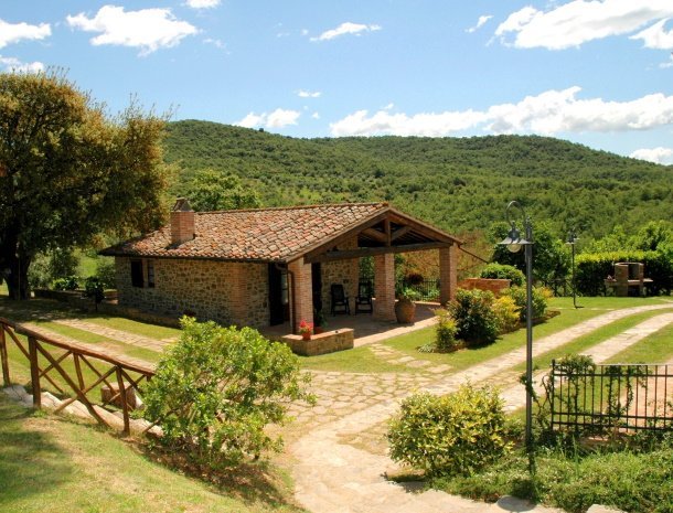 agriturismo-malagronda-umbrie-appartementen-met-zwembad-sughera-ligging.jpg