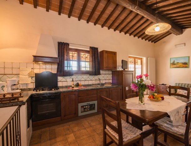 agriturismo-malagronda-umbrie-appartementen-met-zwembad-sughera-keuken.jpg