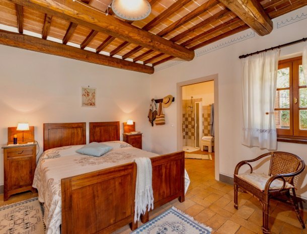 agriturismo-malagronda-umbrie-appartementen-met-zwembad-leccio-slaapkamer.jpg