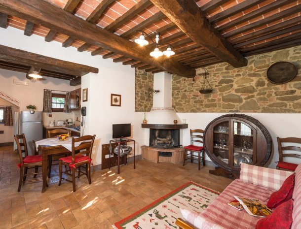 agriturismo-malagronda-umbrie-appartementen-met-zwembad-cipresso-woonkamer.jpg