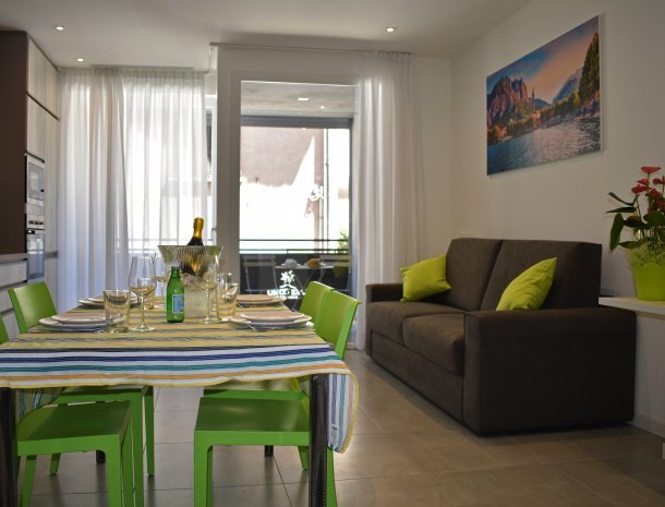 residence-lake-como-colico-appartement-lecco-eettafel.jpg