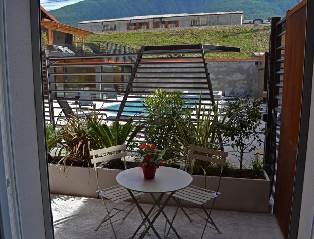 residence-lake-como-colico-appartement-terras-zwembad.jjpg.jpg