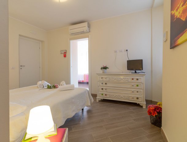 mamma-ciccia-mandello-comomeer-familiekamer-met-tussendeur.jpg