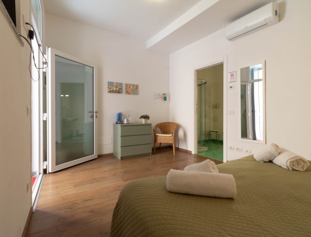 mamma-ciccia-mandello-comomeer-bed-and-breakfast-kamer-beneden.jpg