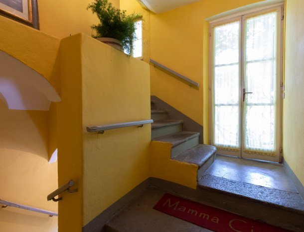 mamma-ciccia-mandello-comomeer-bed-and-breakfast-trappenhuis.jpg