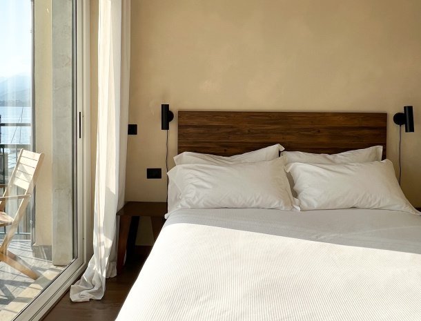la-dama-del-porto-laveno-lago-maggiore-bed-balkon.jpg