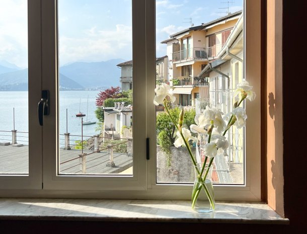 la-dama-del-porto-laveno-lago-maggiore-kamer-uitzicht.jpg