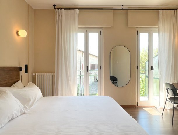 la-dama-del-porto-laveno-lago-maggiore-slaapkamer.jpg