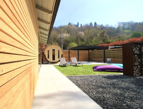 agriturismo-il-cucchiaio-di-legno-ortameer-overzicht-tuin-met-sauna.jpg