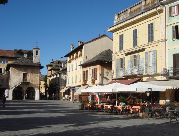 orta-san-giulio-stadhuis-ortameer-piemonte.jpg