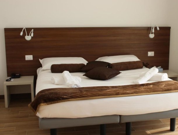 hotel-bocciolo-ortasangiulio-slaapkamer-bed.jpg
