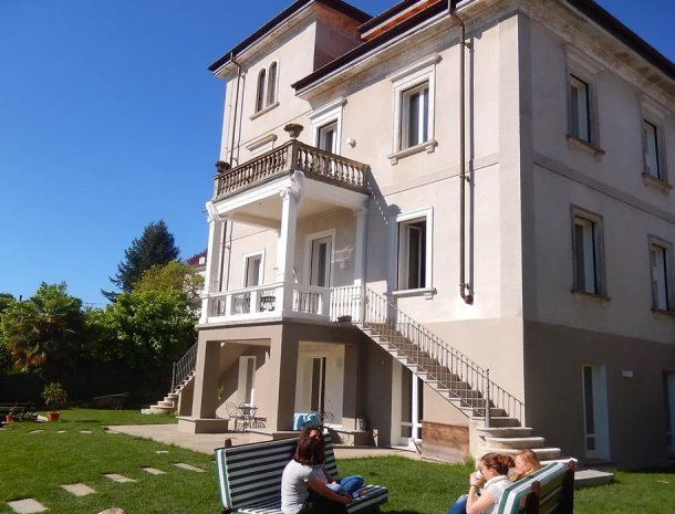 bed-and-breakfast-white-lilac-arona-villa-piemonte.jpg