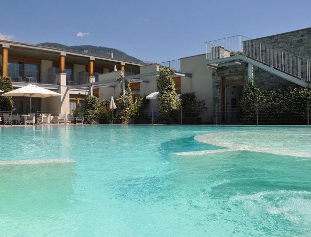 hotel-tullio-gravedona-comomeer-zwembad-bubbelbad.jpg