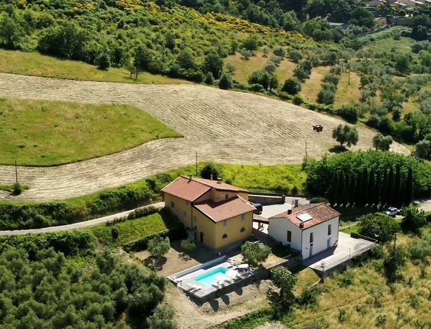 agriturismo antico loggiato - toscane - ligging.jpg