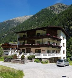 pension-gschwandthof-pitztal-tirol-bedandbreakfast.jpg