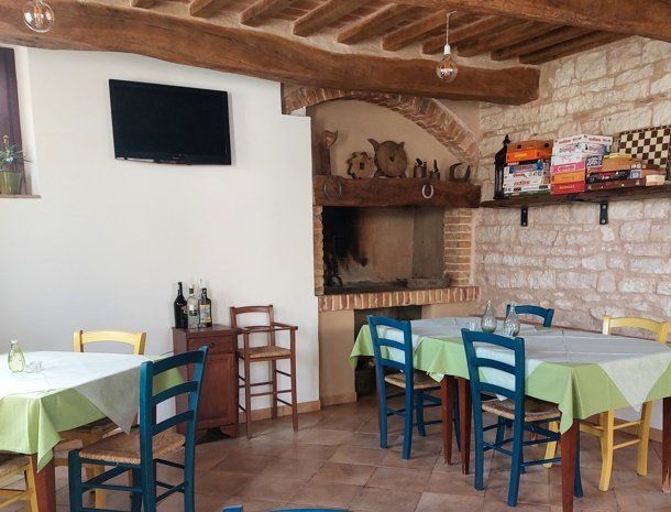 agriturismo-il-castellaro-fabriano-marche-restaurant.jpg