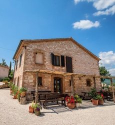 agriturismo-il-castellaro-fabriano-marche-italië.jpg