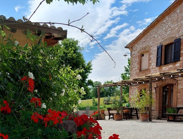 agriturismo-il-castellaro-fabriano-marche-terras-bloemen.jpg