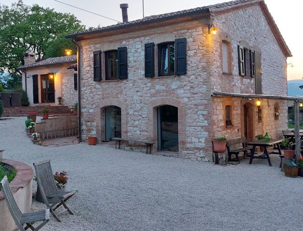 agriturismo-il-castellaro-fabriano-marche-huis.jpg